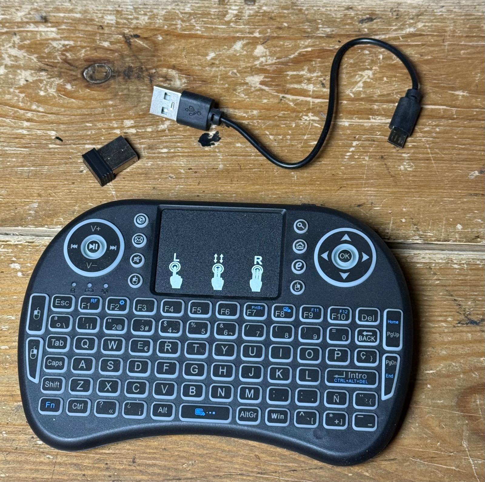 Teclado con touckpad sin cable y a bater�a
